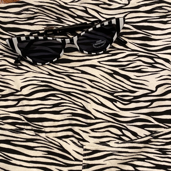 Small Maternity Zebra stripe Leggings size small Motherhood Maternity Womens EUC - Picture 5 of 8